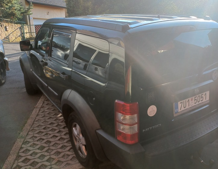 Dodge Nitro 1
