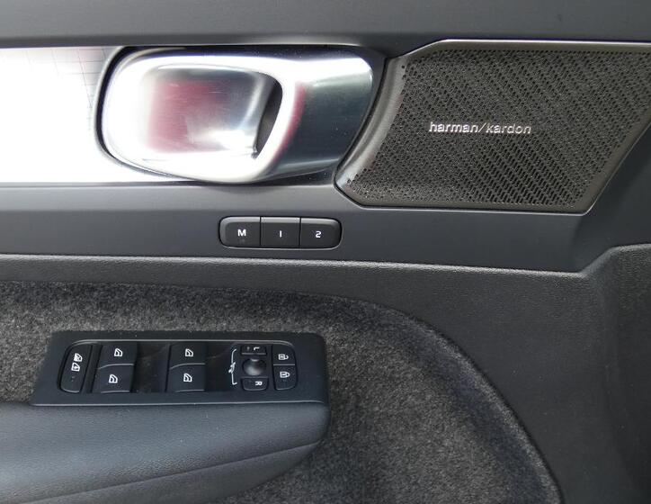 Volvo XC40 9