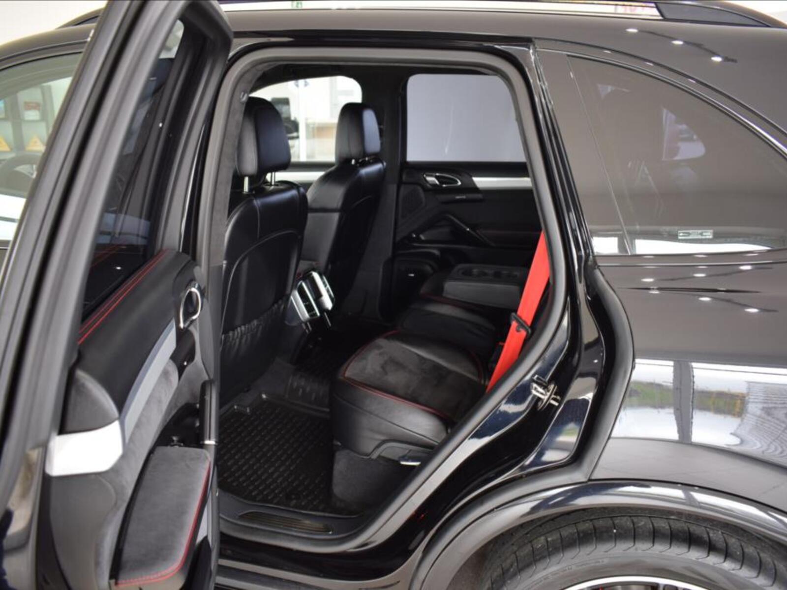 Porsche Cayenne 11
