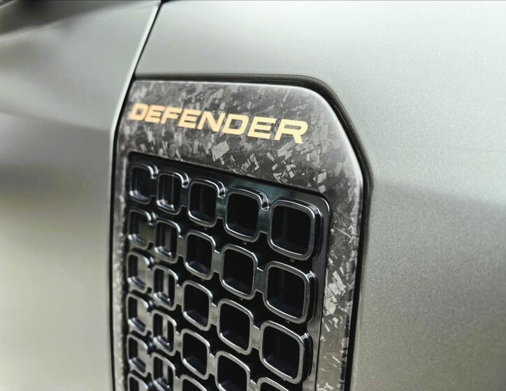 Land Rover Defender 53