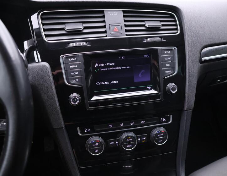 Volkswagen Golf 23