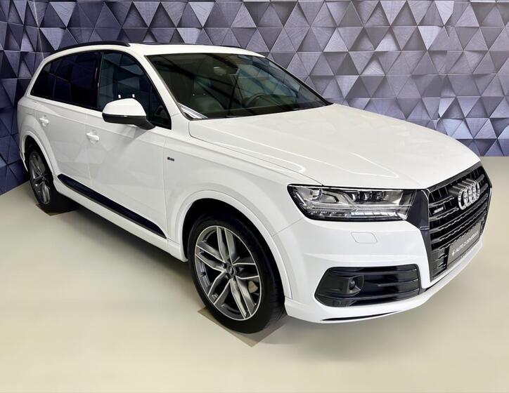 Audi Q7 4