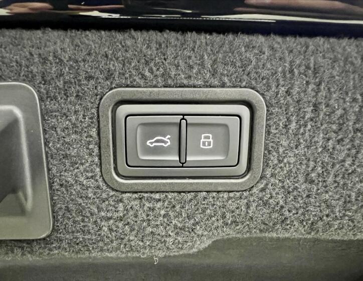 Audi A8 38