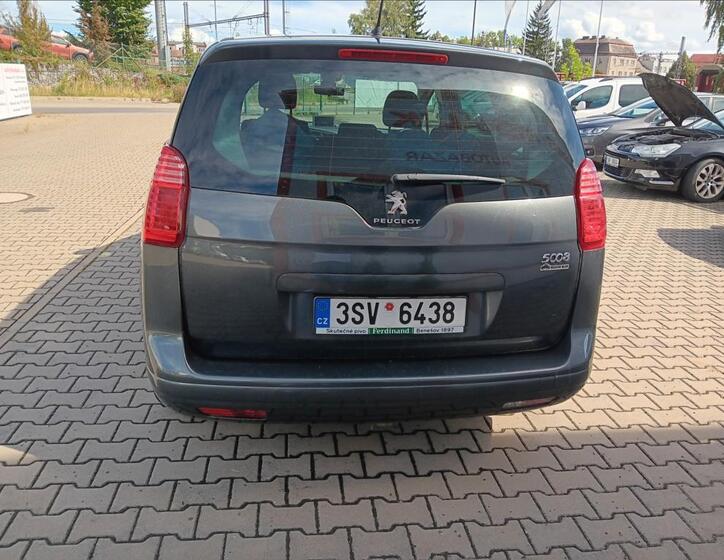 Peugeot 5008 4
