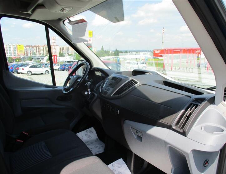 Ford Transit 9