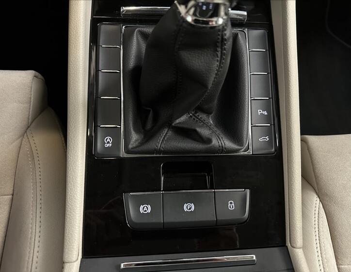 Škoda Superb 16