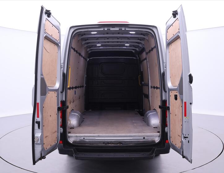Volkswagen Crafter 9