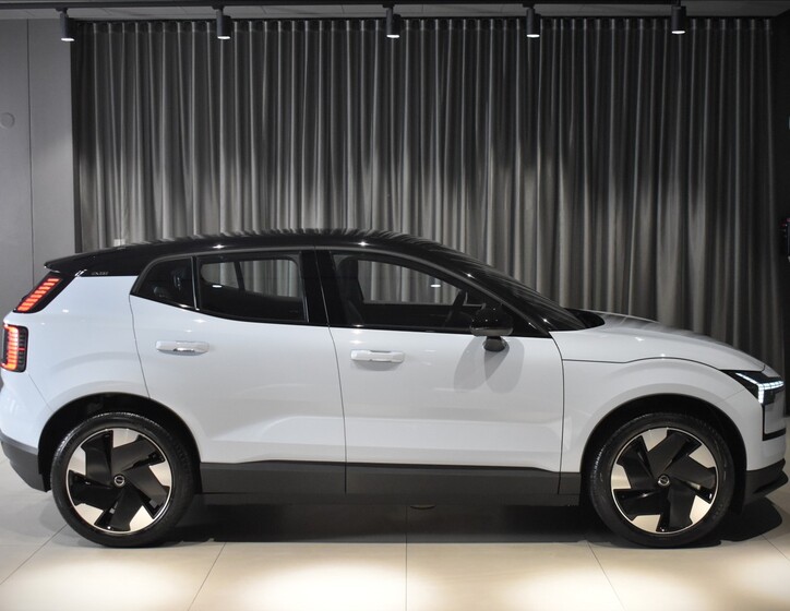 Volvo EX30 4