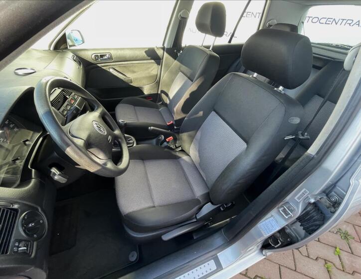 Volkswagen Golf 11