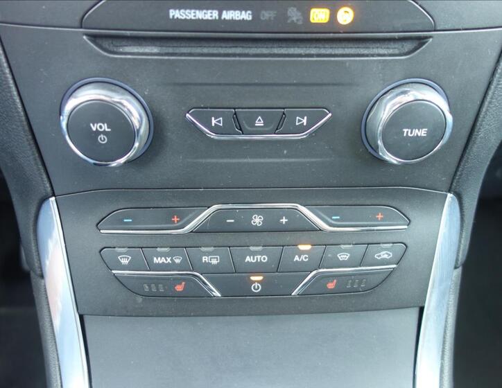 Ford Galaxy 32