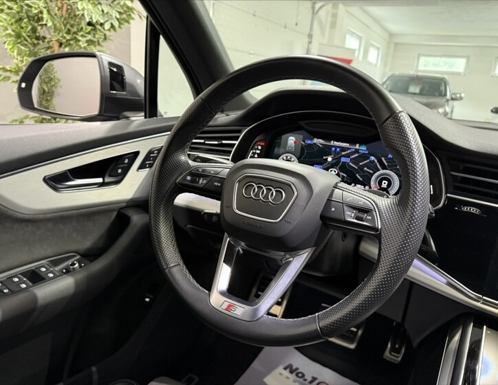 Audi Q7 19