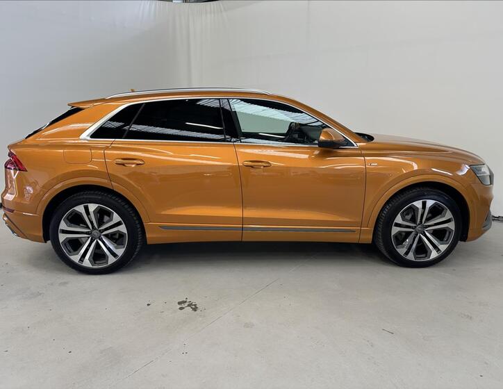 Audi Q8 3