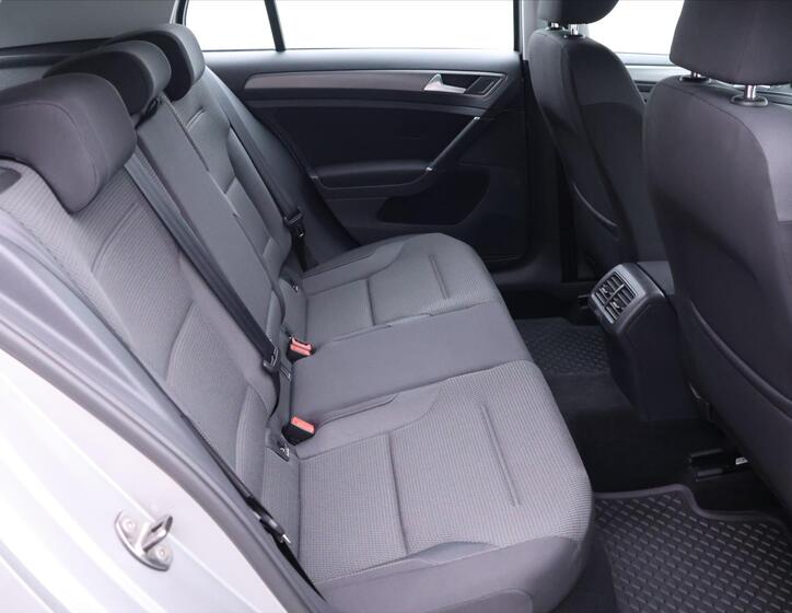 Volkswagen Golf 15