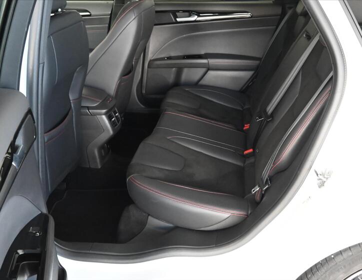 Ford Mondeo 10