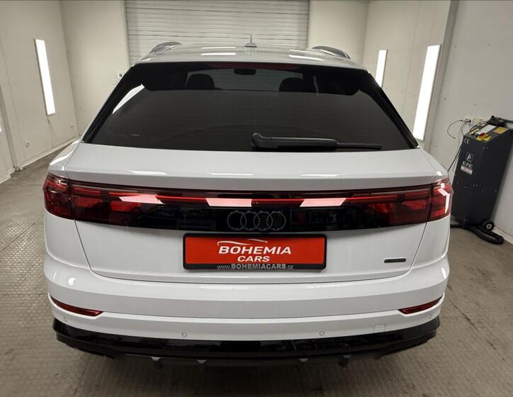 Audi Q8 5