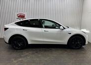 Tesla Model Y 10