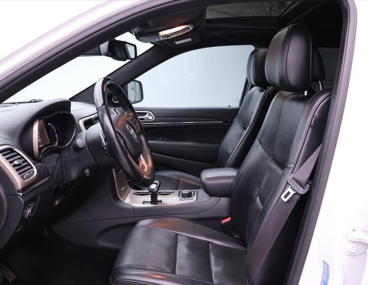 Jeep Grand Cherokee 12