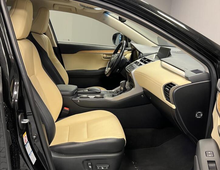 Lexus NX 300h 7