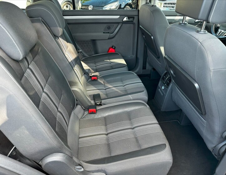 Volkswagen Touran 13