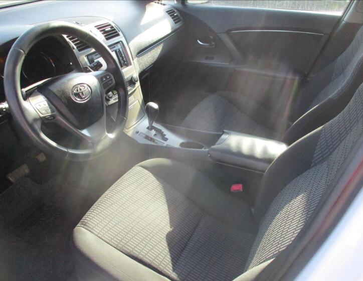 Toyota Avensis 17