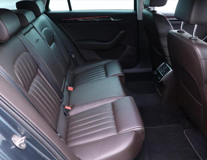 Škoda Superb 13