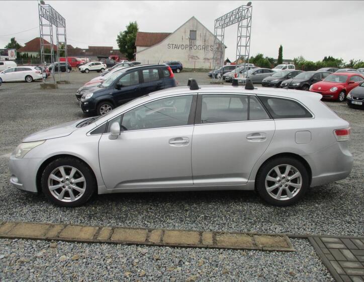 Toyota Avensis 8