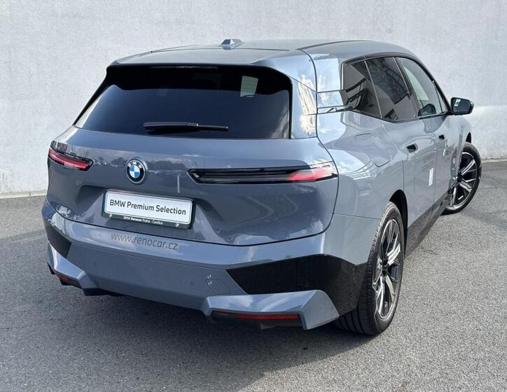 BMW iX 2