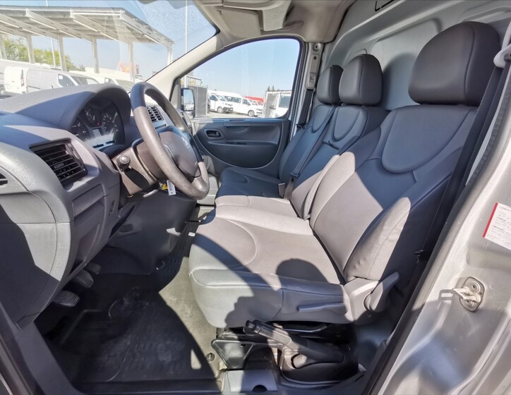 Peugeot Expert 5