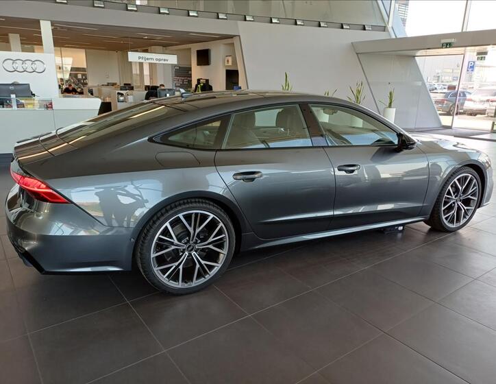 Audi S7 4