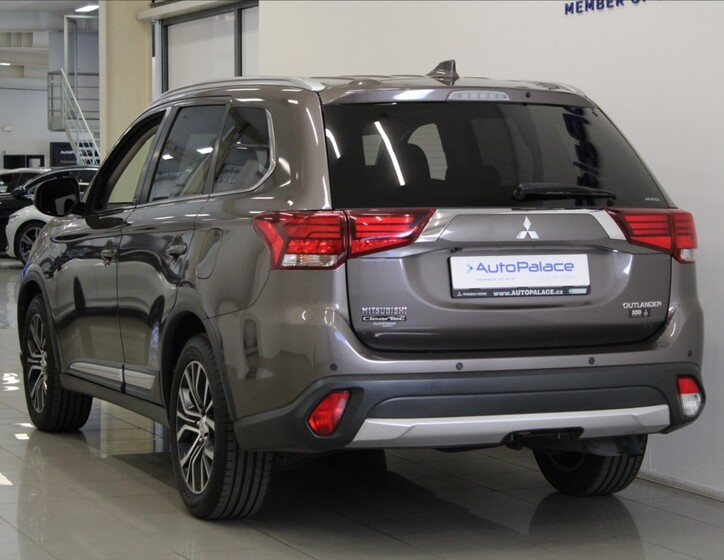 Mitsubishi Outlander 3