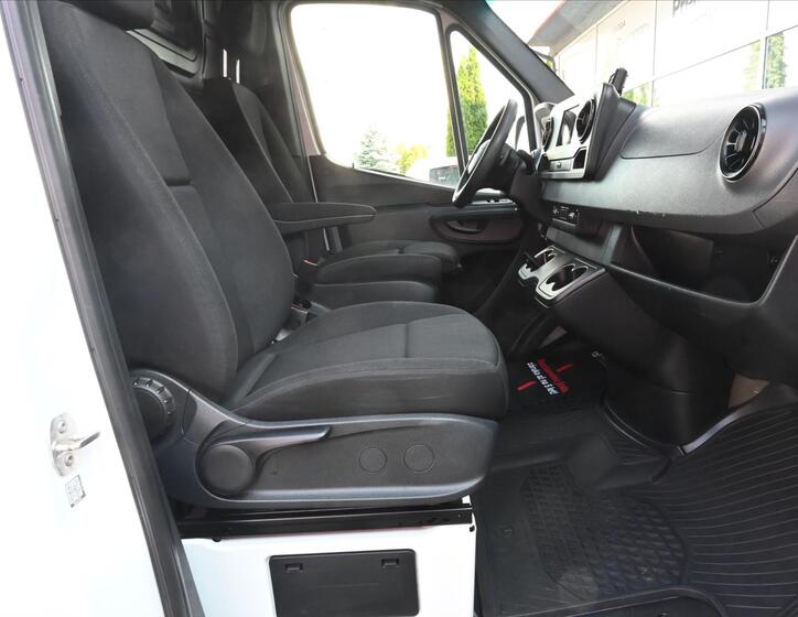 Mercedes-Benz Sprinter 9