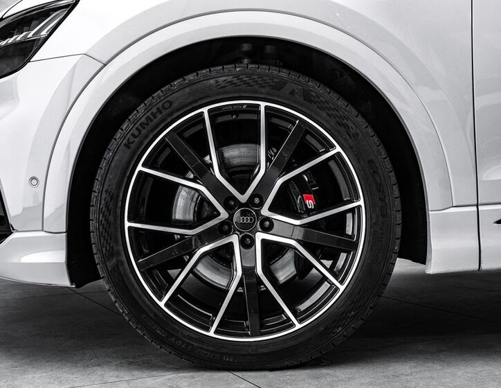 Audi SQ8 2