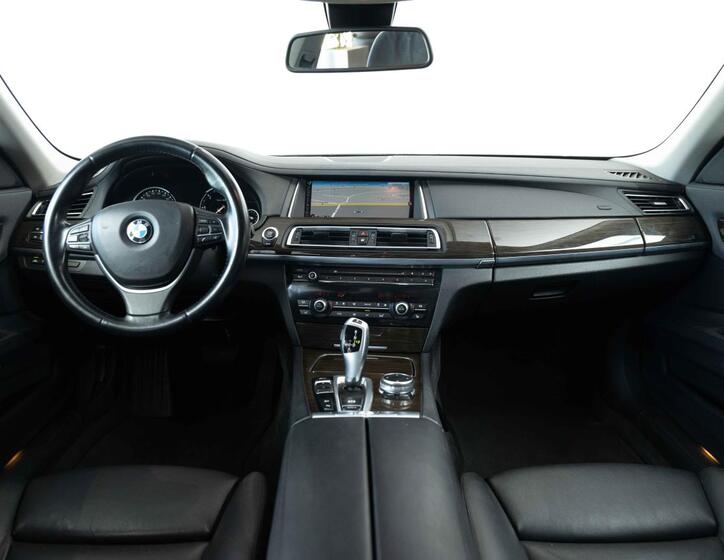 BMW Řada 7 11