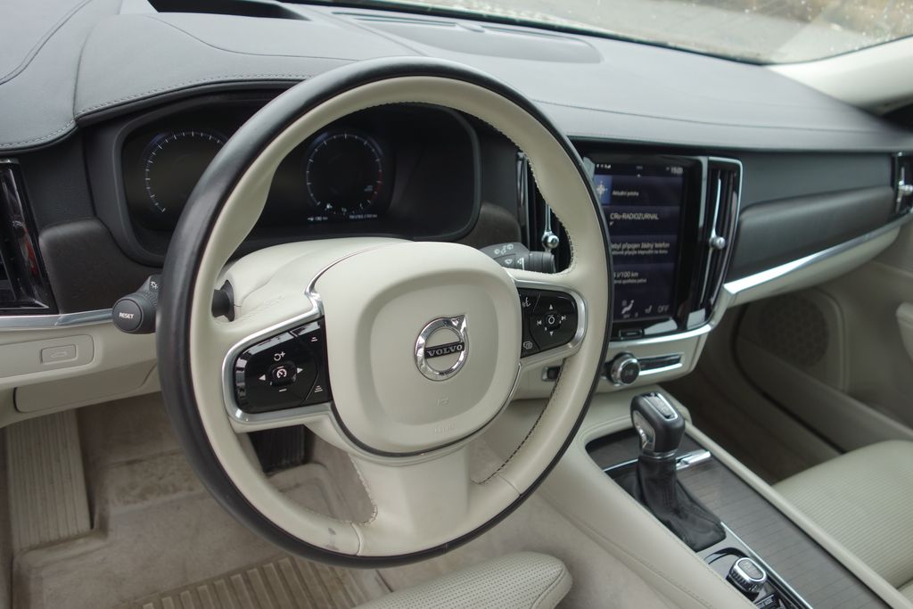 Volvo V90