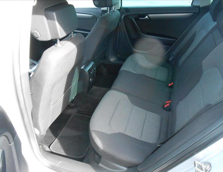 Volkswagen Passat 9