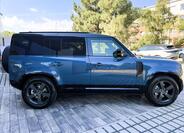 Land Rover Defender 9