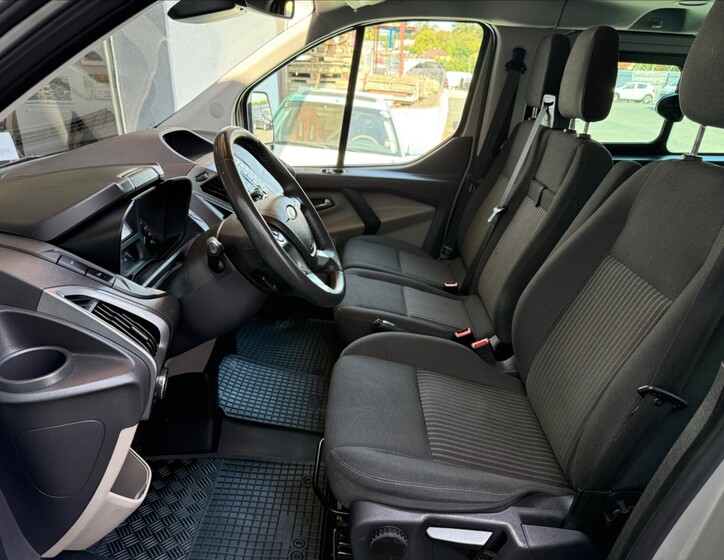 Ford Tourneo Custom 11