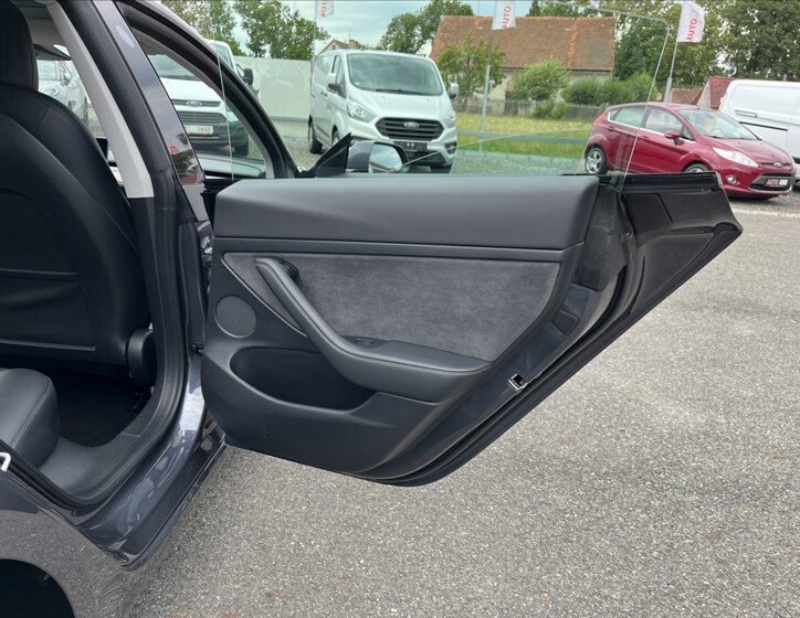 Tesla Model 3 48
