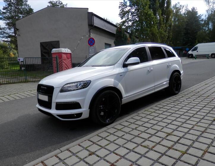 Audi Q7 1