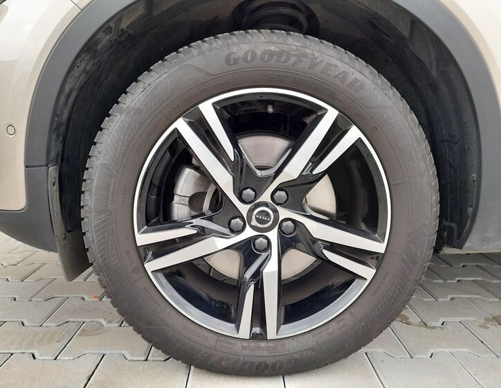 Volvo XC40 24