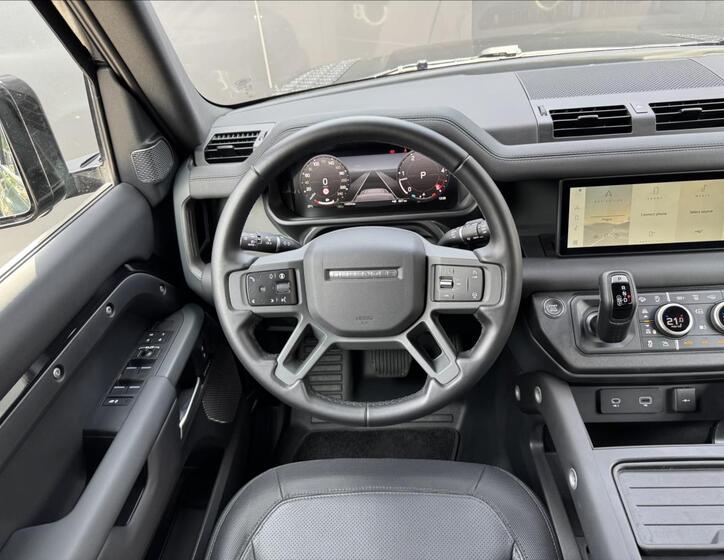 Land Rover Defender 14