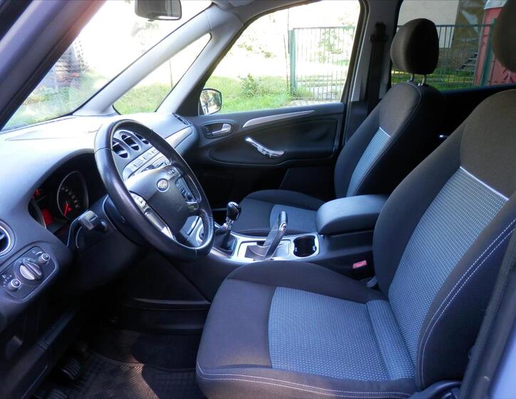 Ford Galaxy 11
