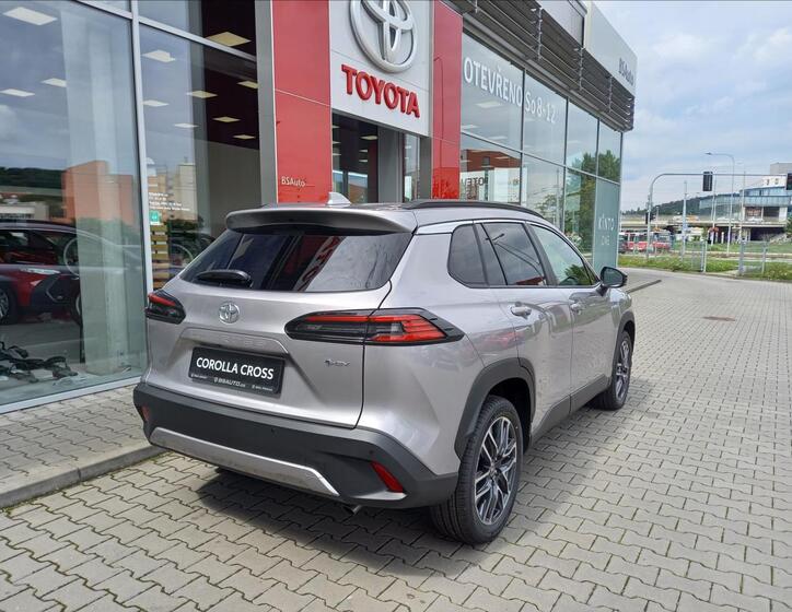 Toyota Corolla Cross 4