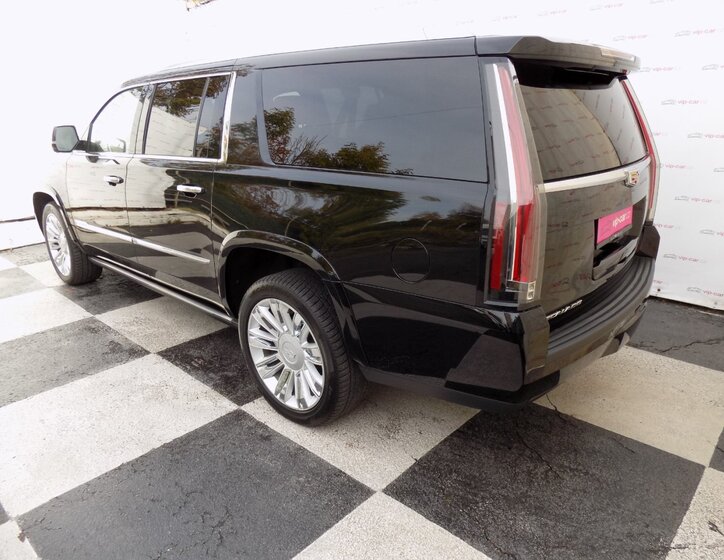 Cadillac Escalade 3