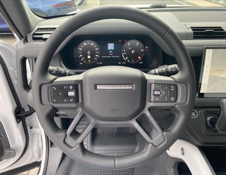 Land Rover Defender 12