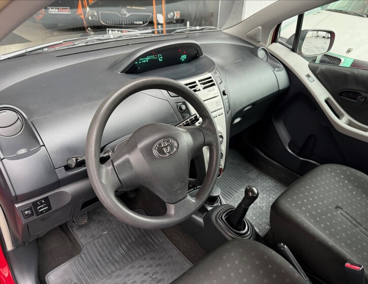 Toyota Yaris 9