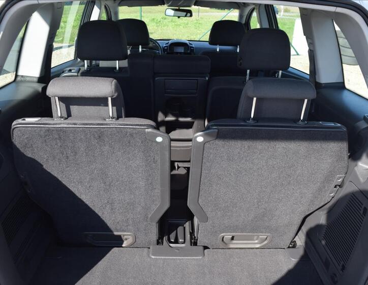 Opel Zafira 25