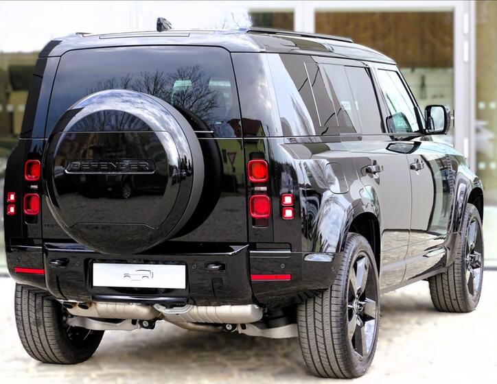 Land Rover Defender 3