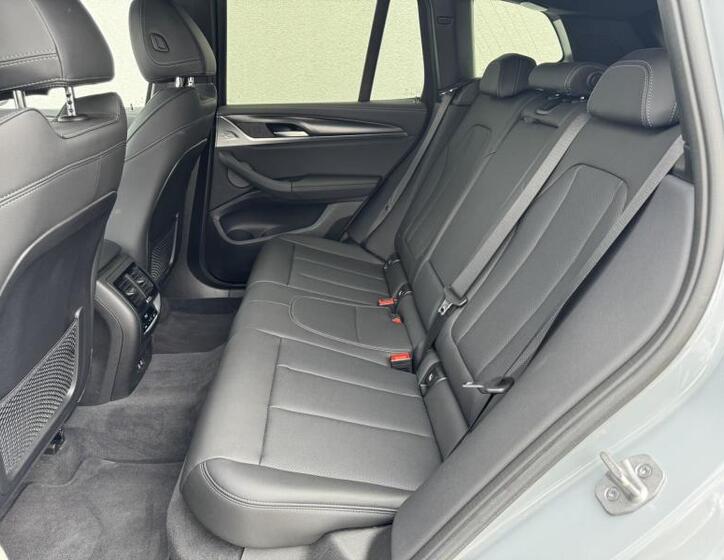 BMW X3 7