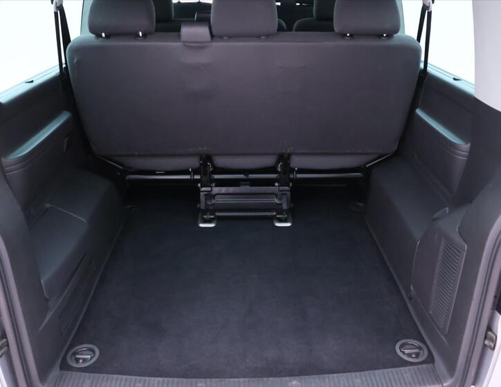 Volkswagen Caravelle 10